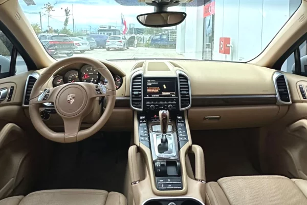 Auto in Vendita a Tirana - 13,900 Euro