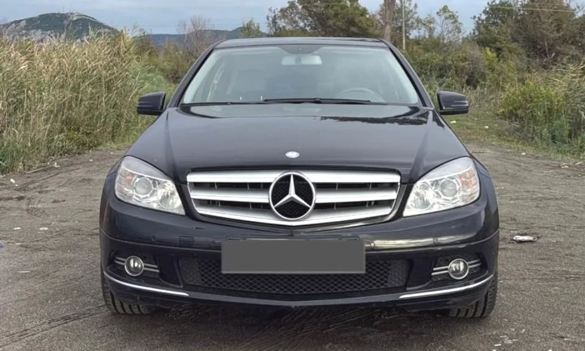 Makina ne shitje ne Tirane, Mercedes-Benz, 2010 Diesel,Kambio Automatik Pagesa 7,800  Euro.