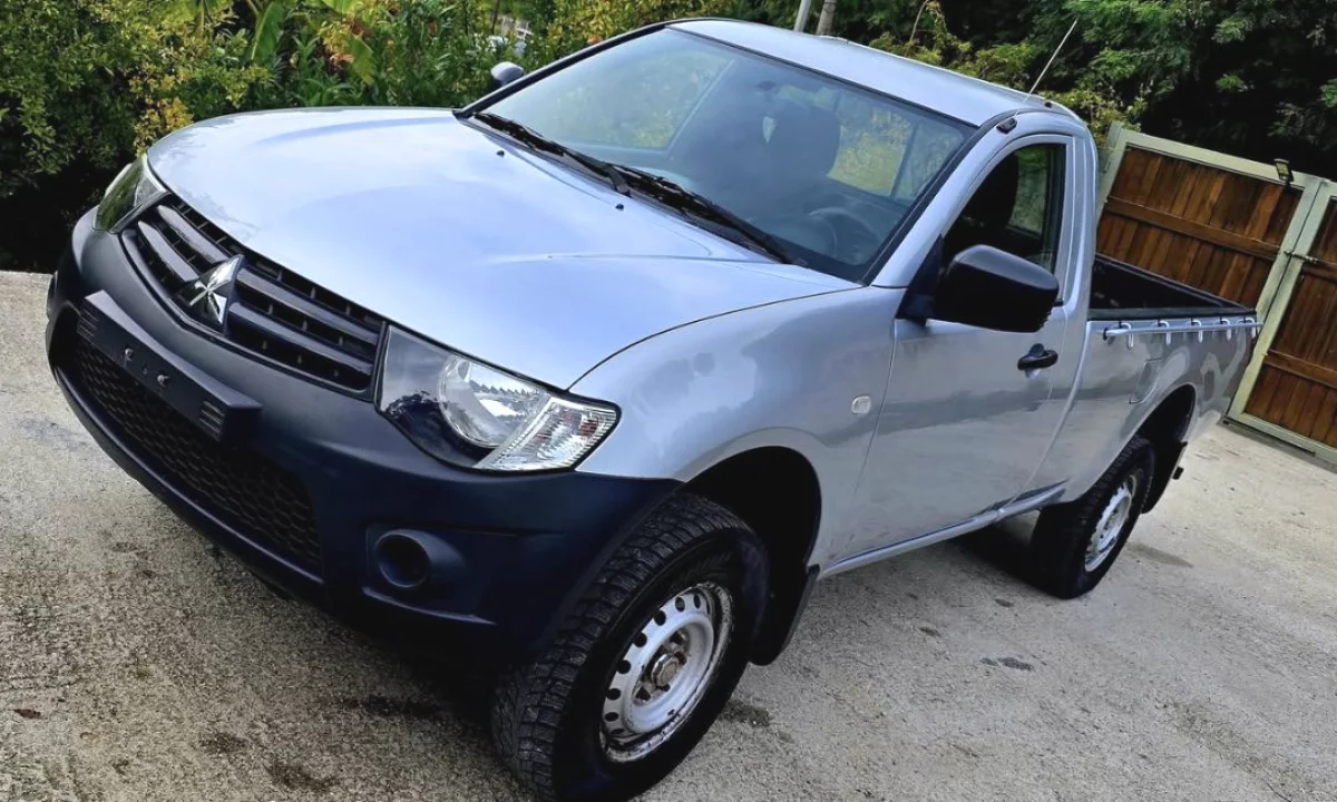 Auto in Vendita a Tirana, Mitsubishi, 2012 Diesel,Kambio Automatik Pagamento 12,800  Euro.