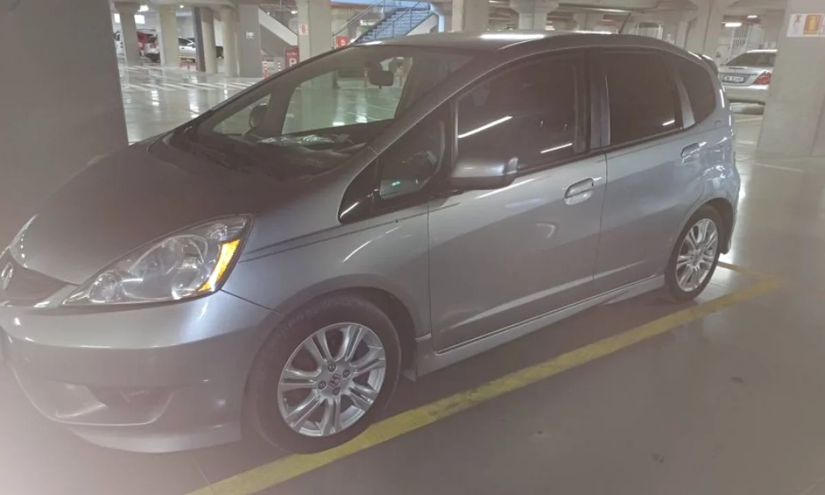 Auto in Vendita a Tirana, Honda, 2011 gasoline-gas,Kambio Automatik Pagamento 5,800  Euro.