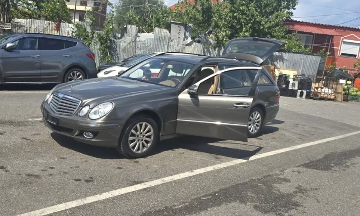 Auto in Vendita a Tirana, Mitsubishi, 2007 Benzine,Kambio Automatik Pagamento 4,500  Euro.