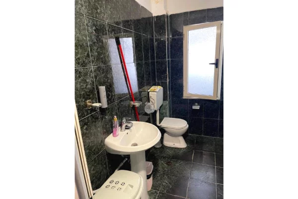 Shtepi ne shitje Apartament ne Tirane, 1+1, Mobilimi E mobiluar, Pagesa 88,000  Euro.