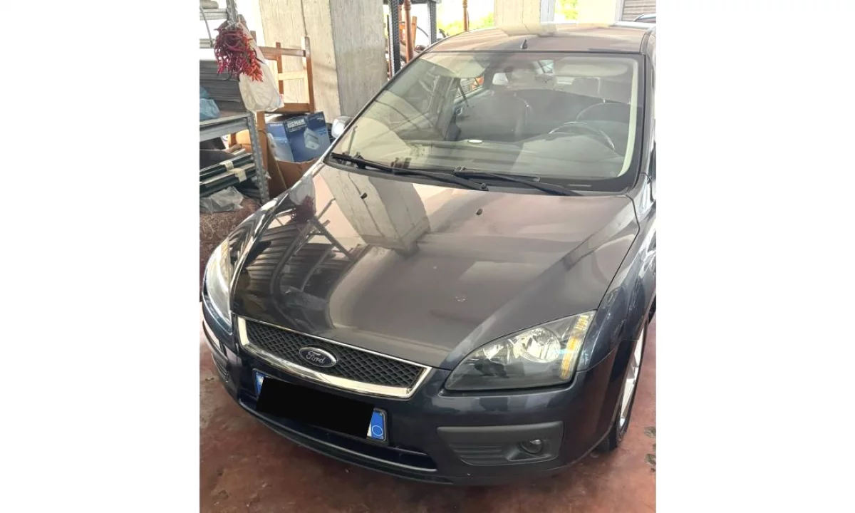 Auto in Vendita a Tirana, Ford, 2005 Diesel,Kambio Manual Pagamento 2,500  Euro.