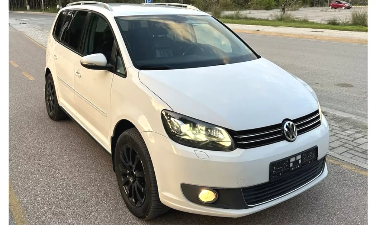 Auto in Vendita a Valona, Volkswagen, 2011 Diesel,Kambio Automatik Pagamento 6,400  Euro.