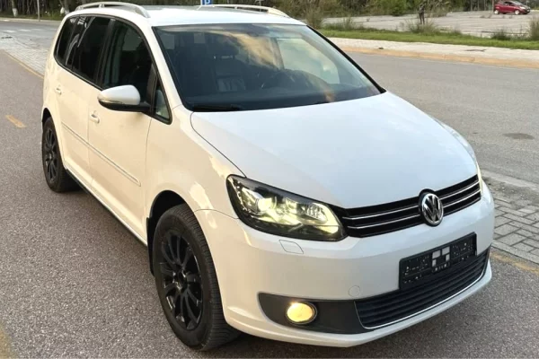 Auto in Vendita a Valona - 6,400 Euro