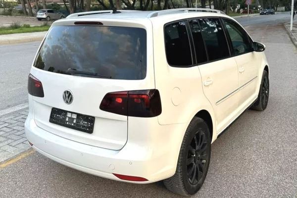 Auto in Vendita a Valona - 6,400 Euro