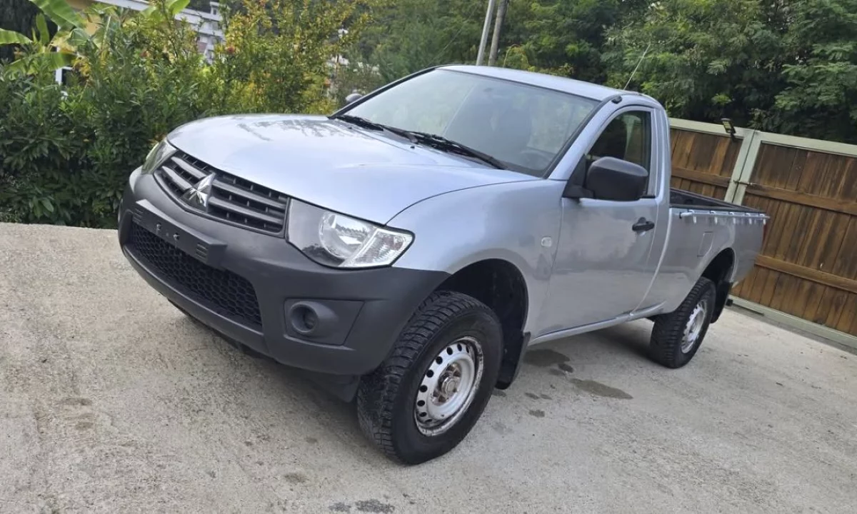 Auto in Vendita a Tirana, Mitsubishi, 2012 Diesel,Kambio Automatik Pagamento 9,000  Euro.