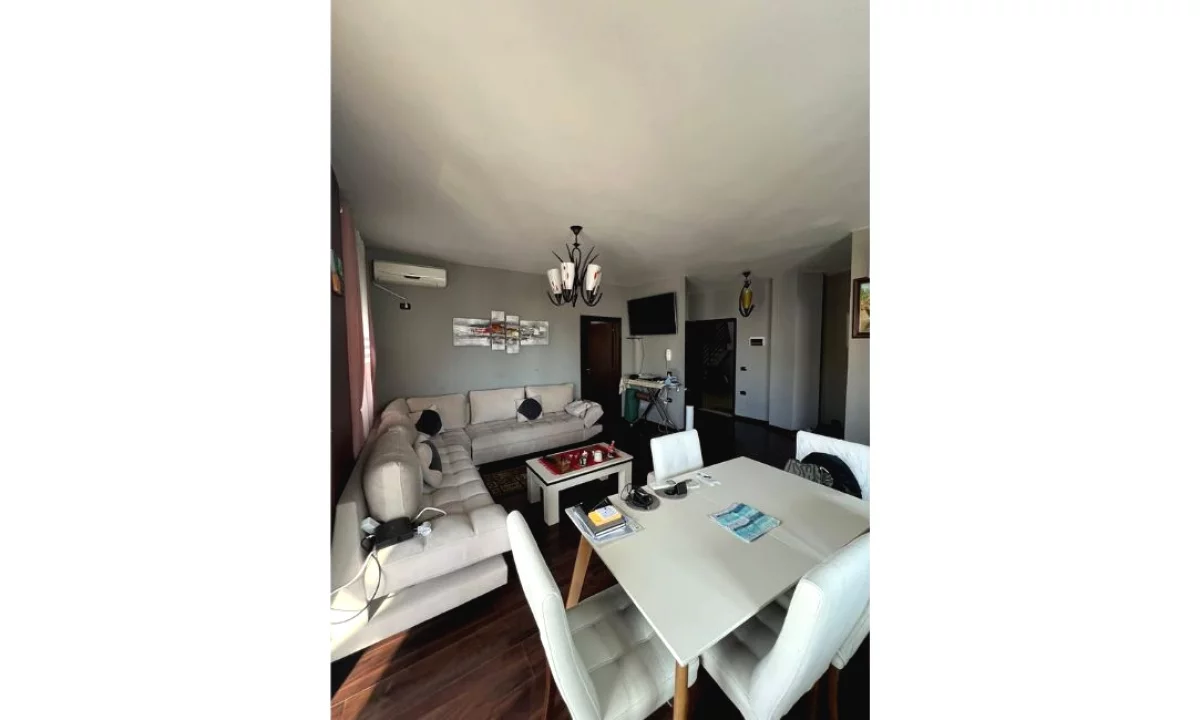 Shtepi me qera Apartament ne Tirane, 2+1, Mobilimi E mobiluar, Pagesa 1,200  Euro.