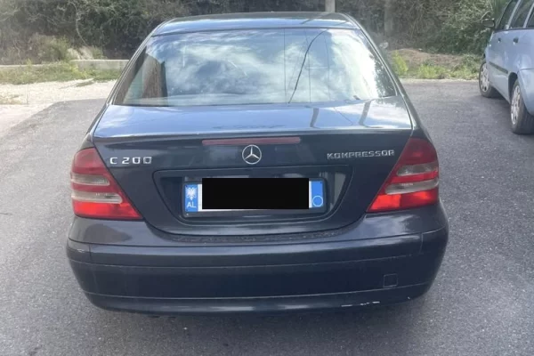 Auto in Vendita a Tirana - 2,700 Euro