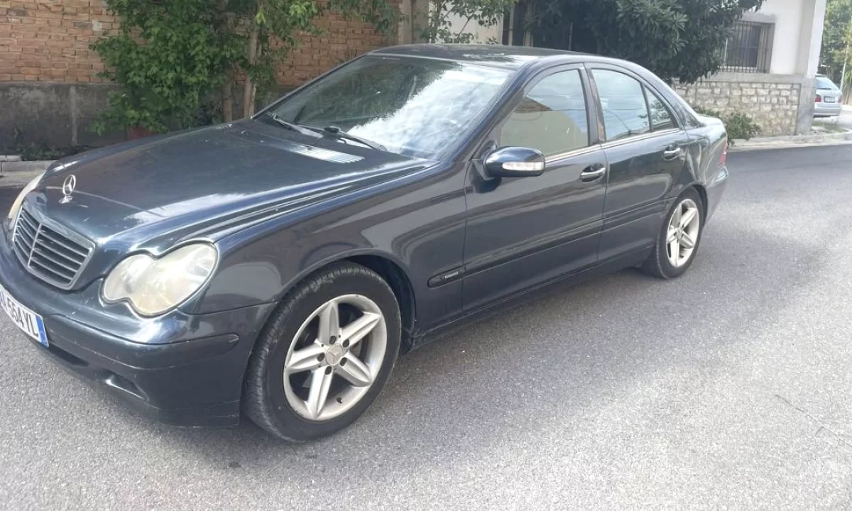 Auto in Vendita a Tirana, Mercedes-Benz, 2001 gasoline-gas,Kambio Manual Pagamento 2,700  Euro.