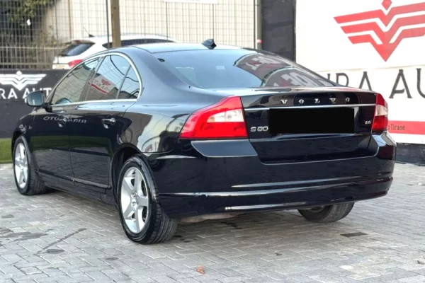 Auto in Vendita a Tirana - 4,900 Euro