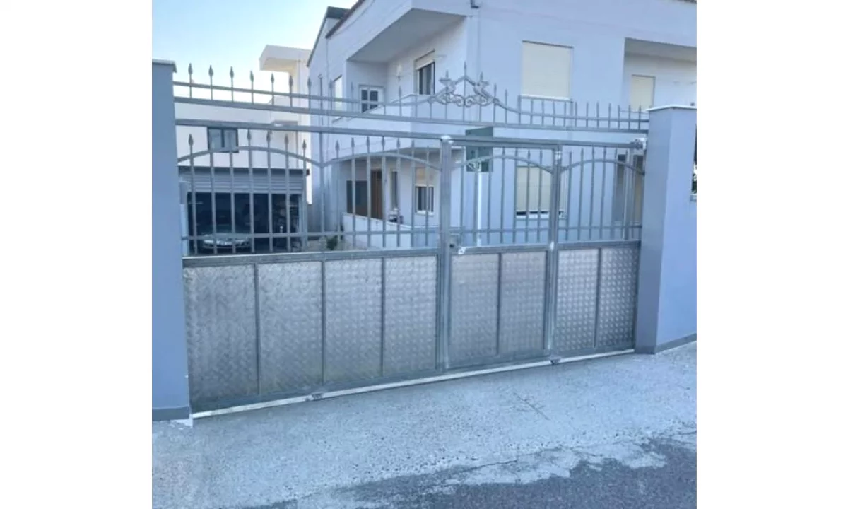  Shitet Porte Super Gjendje 👌