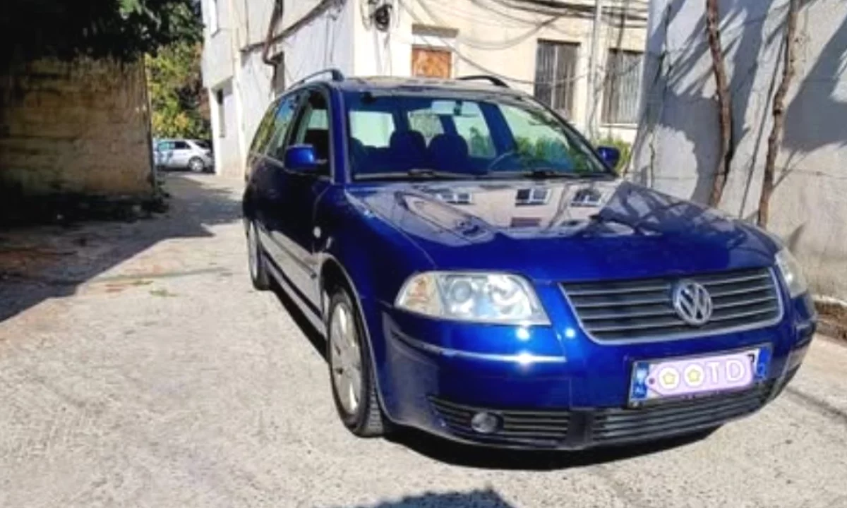 Auto in Vendita a Lushnja, Volkswagen, 2002 Diesel,Kambio Manual Pagamento 1,900  Euro.