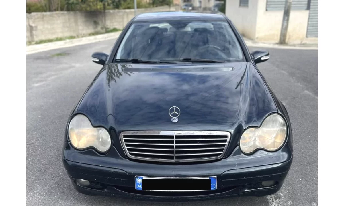Auto in Vendita a Tirana, Mercedes-Benz, 2001 gasoline-gas,Kambio Manual Pagamento 2,700  Euro.