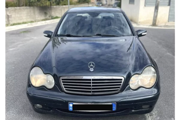 Auto in Vendita a Tirana - 2,700 Euro