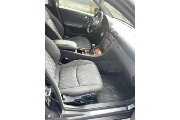 Auto in Vendita a Tirana - 2,700 Euro