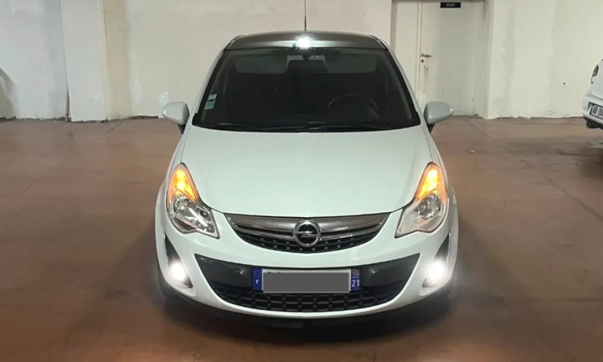 Auto in Vendita a Tirana, Opel, 2012 Diesel,Kambio Manual Pagamento 4,100  Euro.