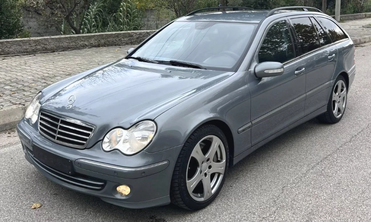 Auto in Vendita a Tirana, Mercedes-Benz, 2003 Diesel,Kambio Automatik Pagamento 4,300  Euro.