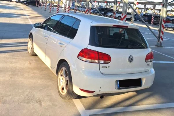 Auto in Vendita a Tirana - 3,900 Euro