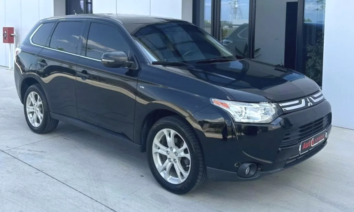 Auto in Vendita a Tirana, Mitsubishi, 2014 gasoline-gas,Kambio Automatik Pagamento 11,500  Euro.