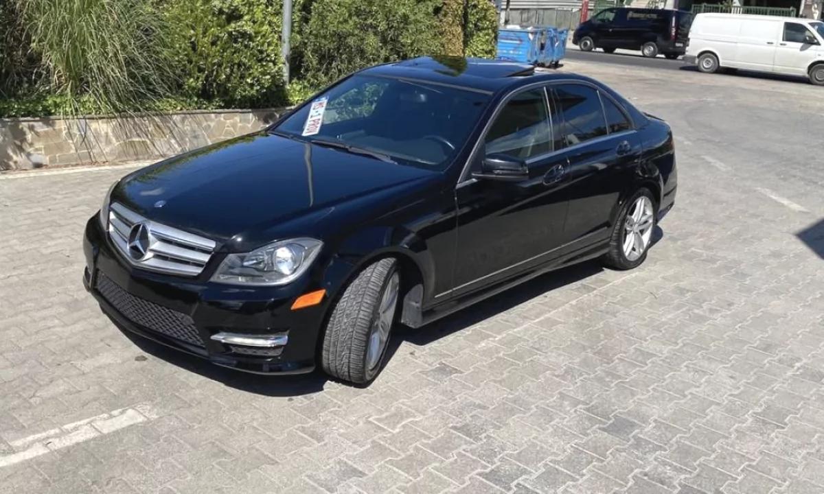 Auto in Vendita a Tirana, Mercedes-Benz, 2012 Benzine,Kambio Automatik Pagamento 7,900  Euro.