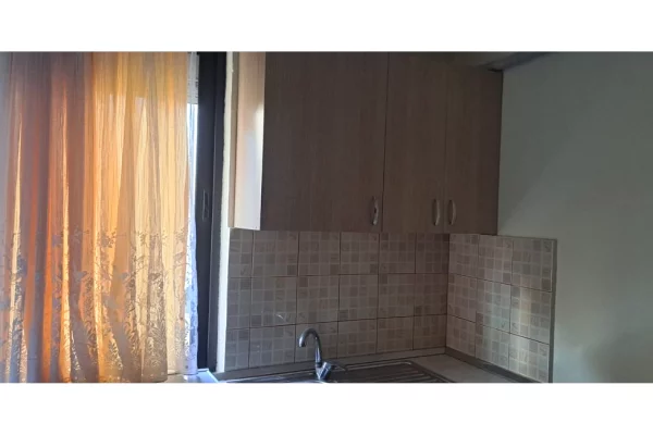 Shtepi me qera Apartament ne Tirane, Garsoniere, Mobilimi E mobiluar, Pagesa 30,000  Leke.