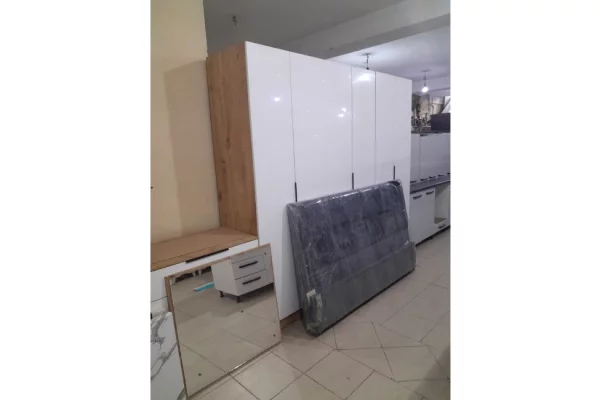 Mobilje dhe Elektroshtepiake ne Tirane - 80,000 Leke