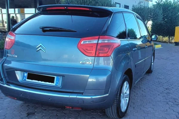 Auto in Vendita a Tirana - 2,900 Euro