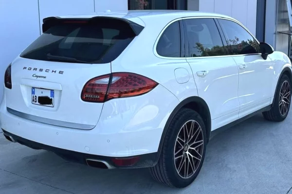 Auto in Vendita a Tirana - 13,900 Euro