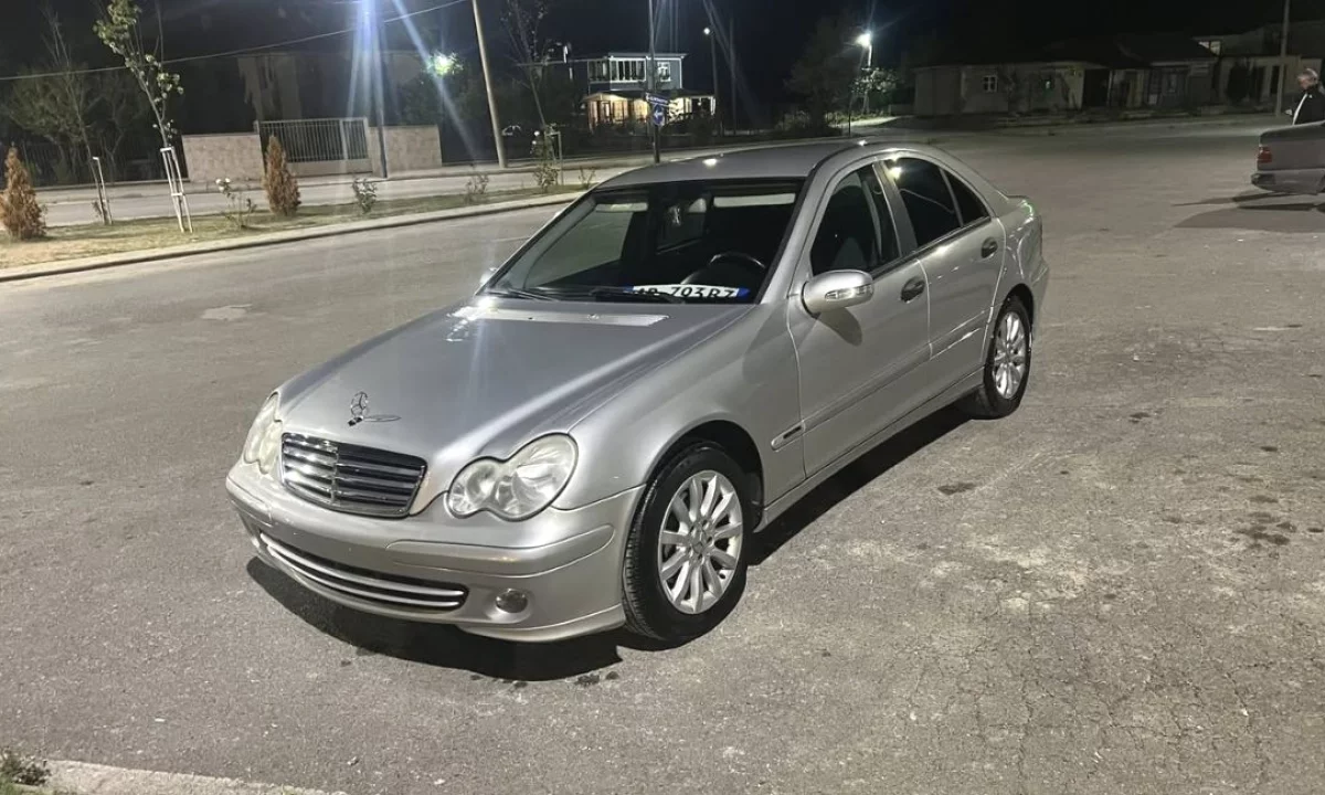 Auto in Vendita a Tirana, Mercedes-Benz, 2004 Diesel,Kambio Automatik Pagamento 4,000  Euro.