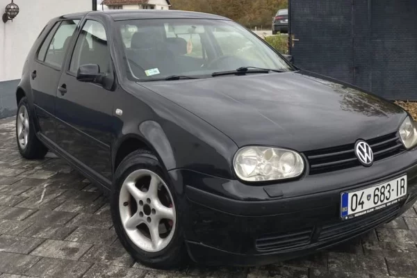 Auto in Vendita a Peja - 3,900 Euro