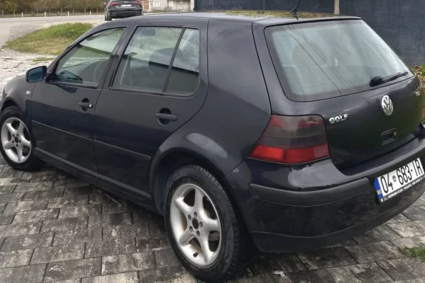 Auto in Vendita a Peja - 3,900 Euro