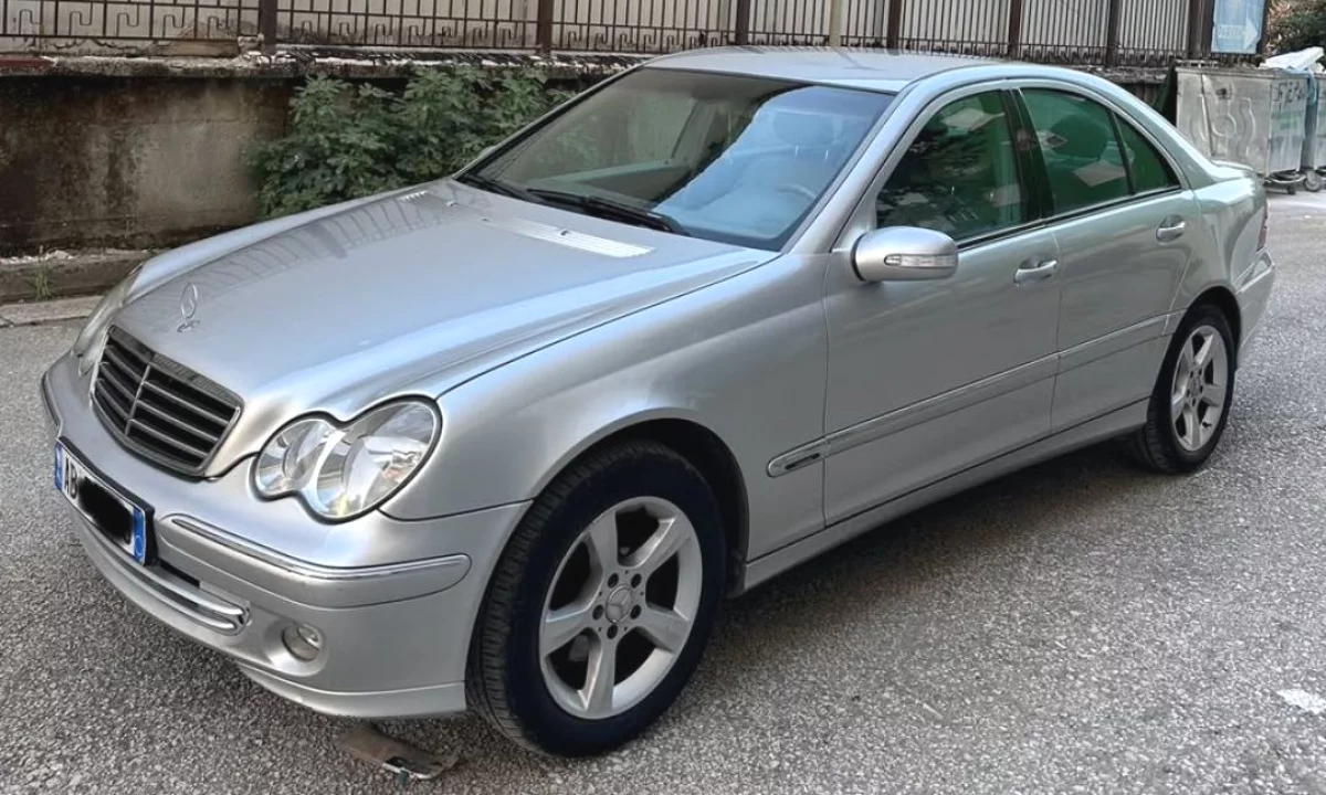 Auto in Vendita a Tirana, Mercedes-Benz, 2005 Diesel,Kambio Manual Pagamento 3,600  Euro.