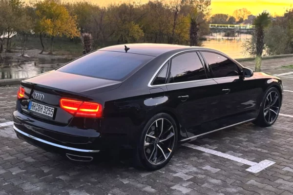 Auto in Vendita a Tirana - 13,500 Euro