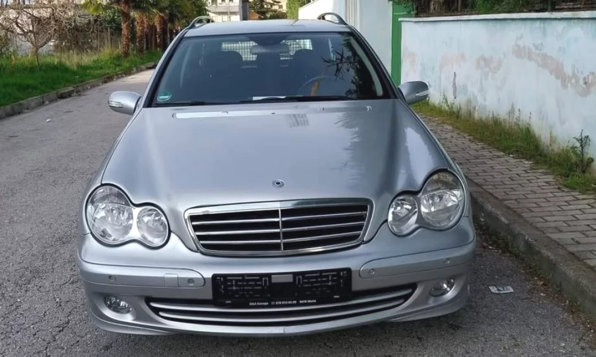 Auto in Vendita a Fier, Mercedes-Benz, 2006 Diesel,Kambio Automatik Pagamento 3,700  Euro.