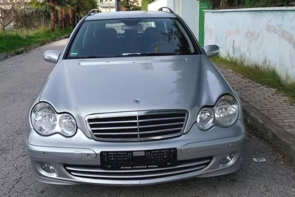 Auto in Vendita a Fier - 3,700 Euro