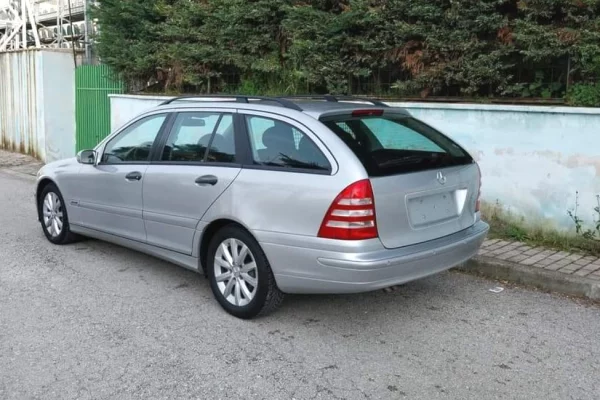 Auto in Vendita a Fier - 3,700 Euro