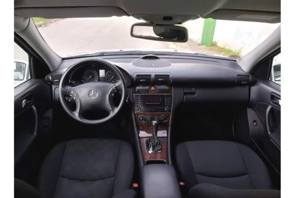 Auto in Vendita a Fier - 3,700 Euro