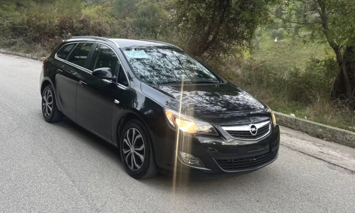 Auto in Vendita a Tirana, Opel, 2012 Diesel,Kambio Automatik Pagamento 4,800  Euro.