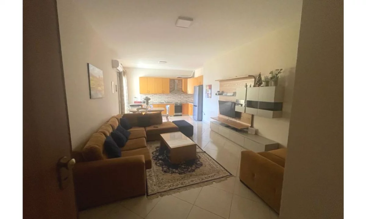 Shtepi me qera Apartament ne Tirane, 2+1, Mobilimi E mobiluar, Pagesa 700  Euro.