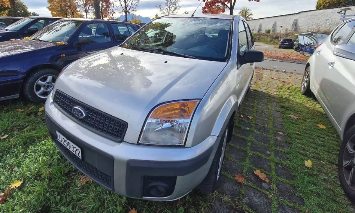Auto in Vendita a Elbasan, Ford, 2009 gasoline-gas,Kambio Automatik Pagamento 4,400  Euro.