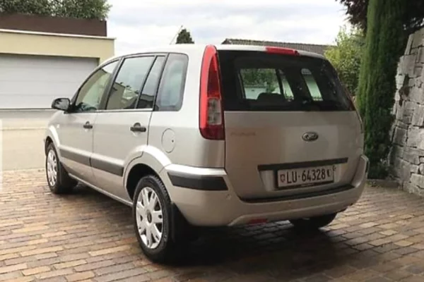 Auto in Vendita a Elbasan - 4,400 Euro