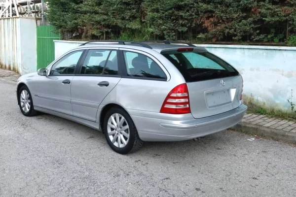 Auto in Vendita a Tirana - 3,700 Euro