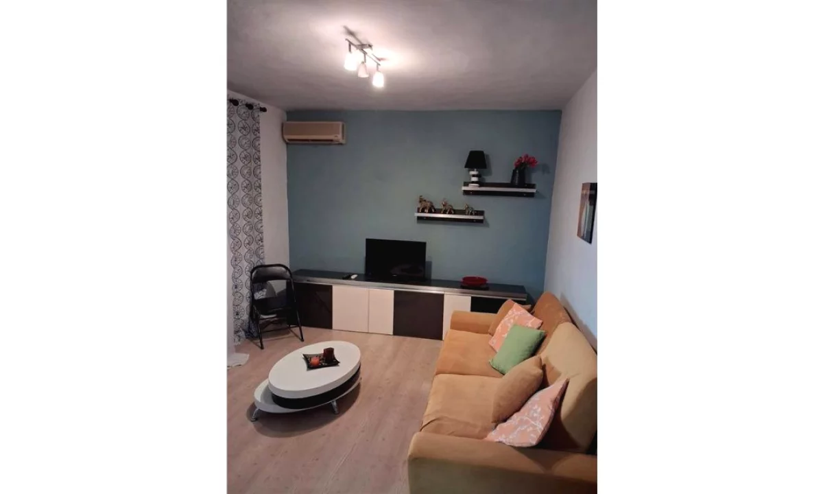 Shtepi me qera Apartament ne Tirane, 1+1, Mobilimi E mobiluar, Pagesa 42,000  Leke.
