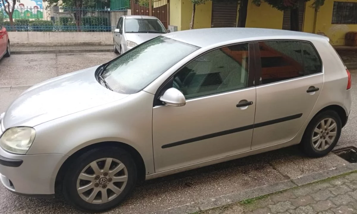 Auto in Vendita a Fier, Volkswagen, 2006 Diesel,Kambio Manual Pagamento 2,800  Euro.