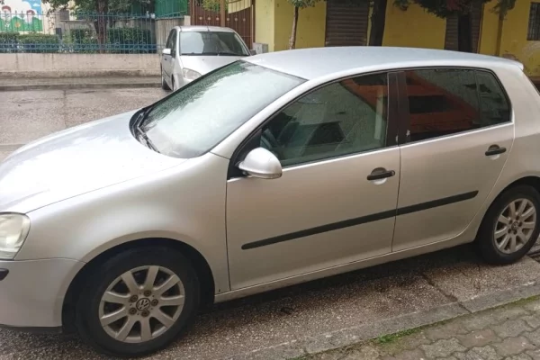 Auto in Vendita a Fier - 2,800 Euro