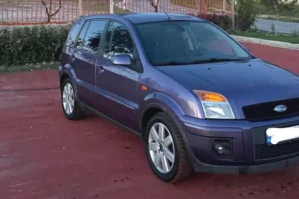 Auto in Vendita a Durazzo - 2,200 Euro