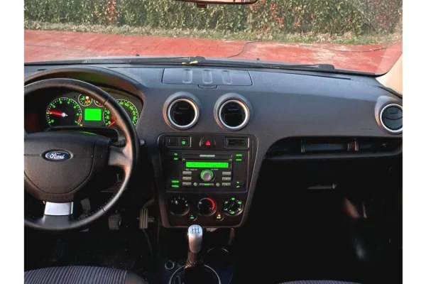 Auto in Vendita a Durazzo - 2,200 Euro