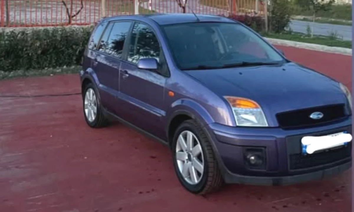 Auto in Vendita a Durazzo, Ford, 2007 Benzine,Kambio Automatik Pagamento 2,200  Euro.