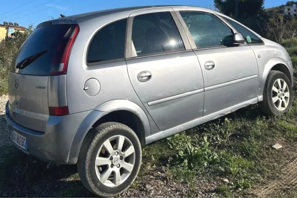 Auto in Vendita a Tirana - 50,000 Leke